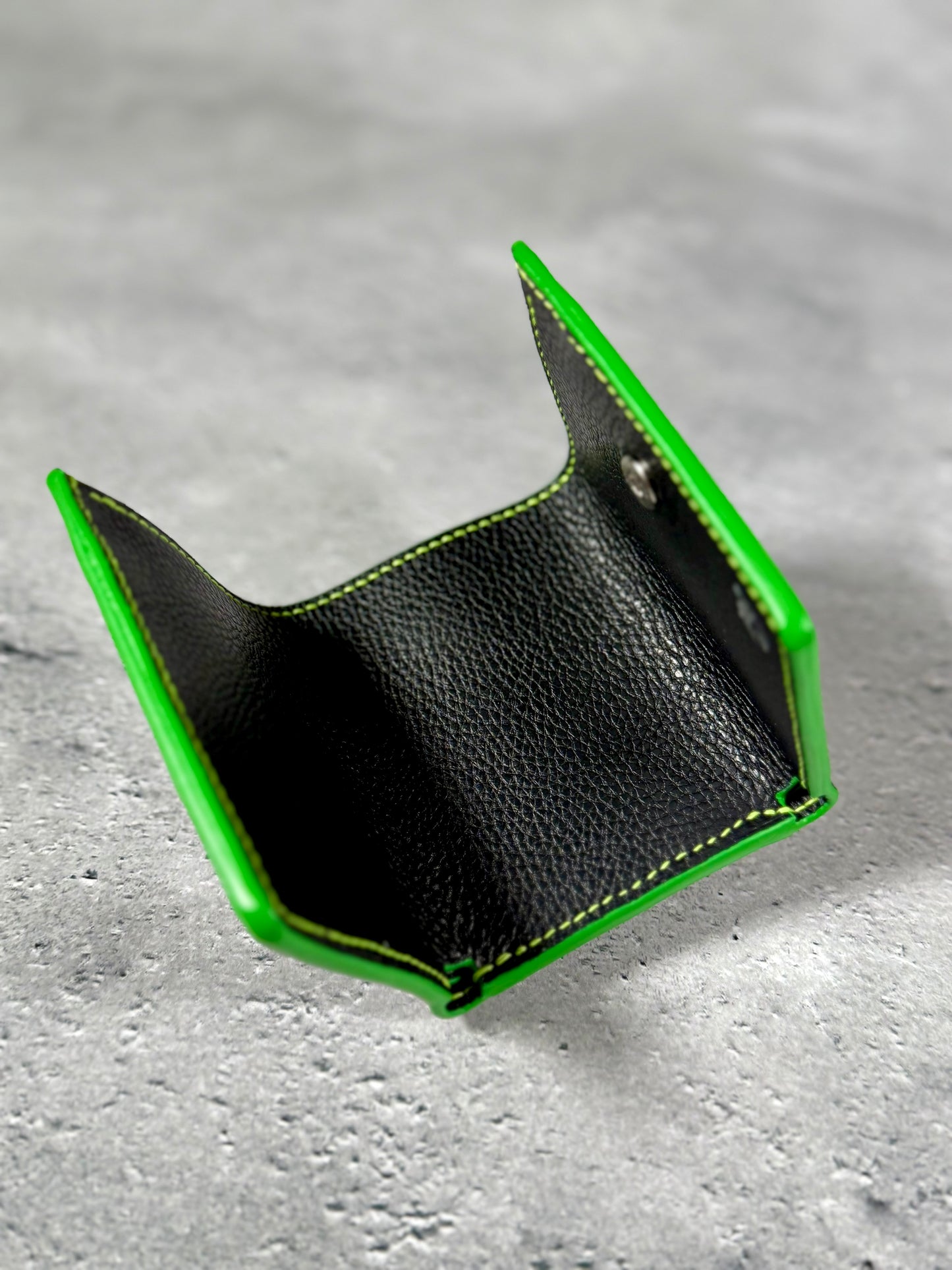 【受注製作】選べるコバカラーの三つ折り財布(レザー:ブラック)
